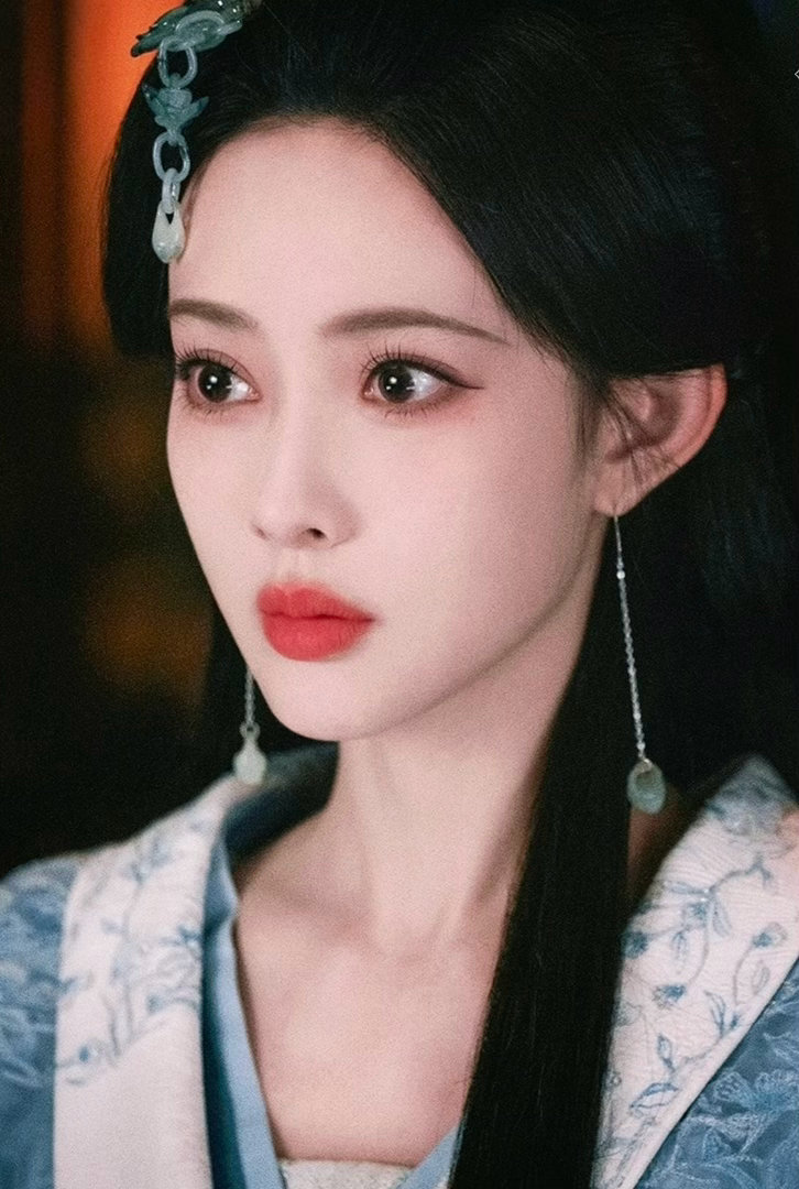 孟子义百花杀国风妆造图鉴孟子义百花杀妆造 沈汐和扇巴掌的时候流苏一晃，整个人的气