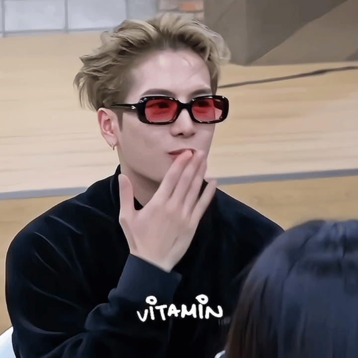 明星是服务行业只有王嘉尔听进去了 当别的明星高高在上，王嘉尔却说“艺人就应该这样