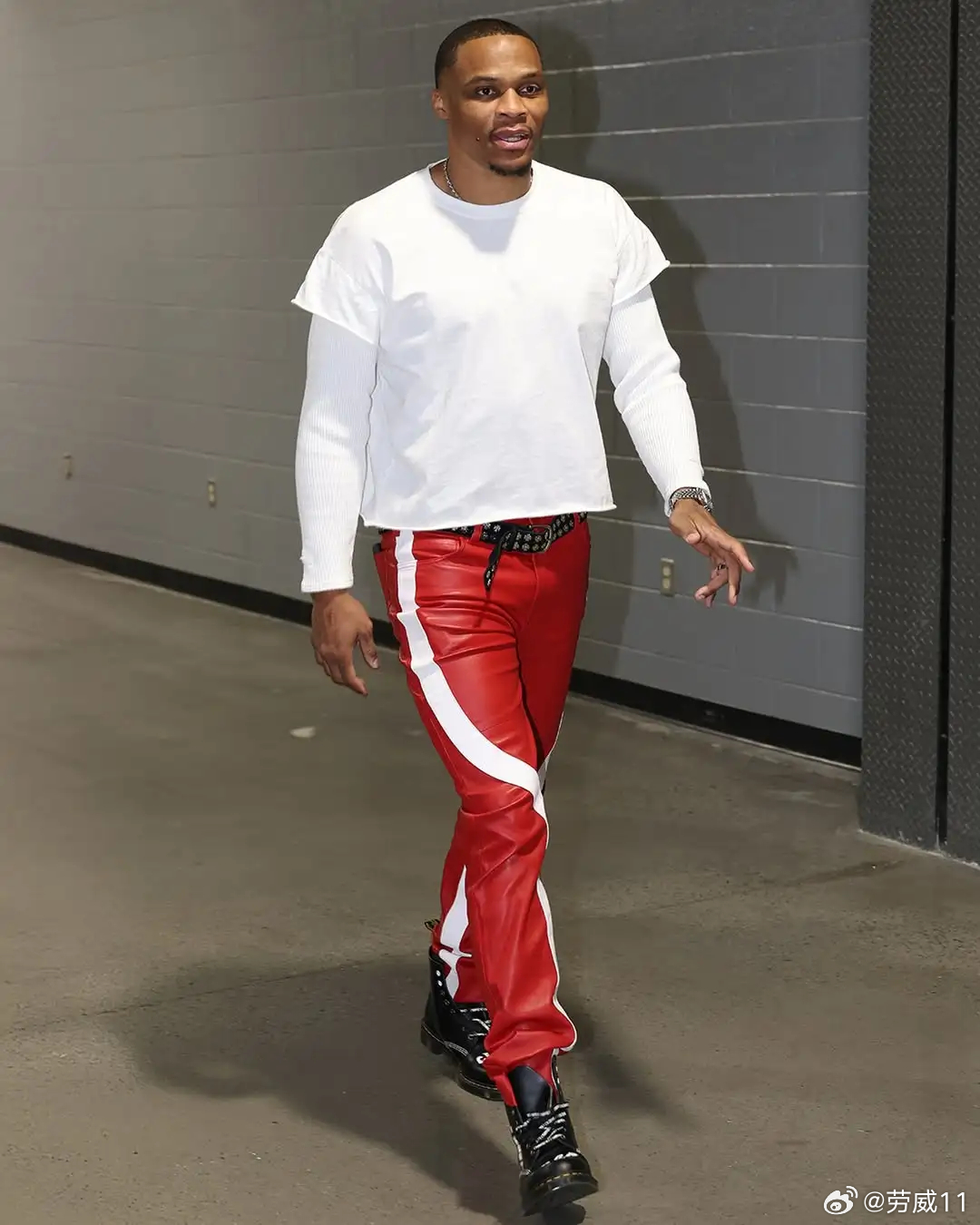 威少右脚第一趾关节出现炎症，暂无复出时间表，国王两场连败，上一场输了44分，今日