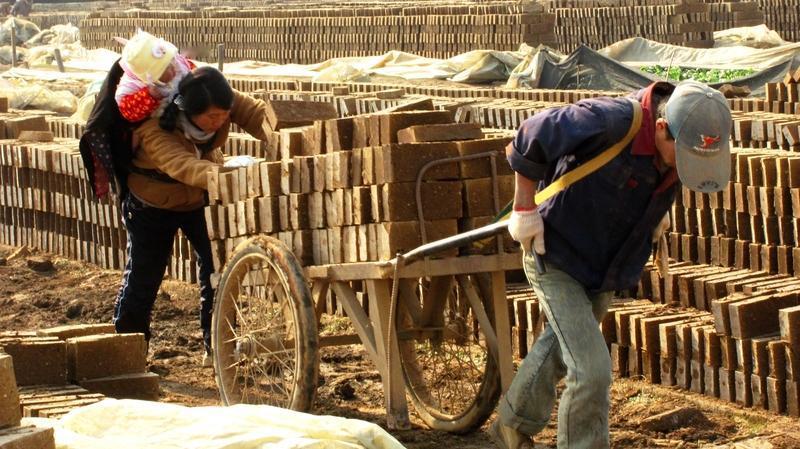 大家了解职场里的规则吗？有的人在职场和官场只知道埋头苦干，凡事都兢兢业业去做，每