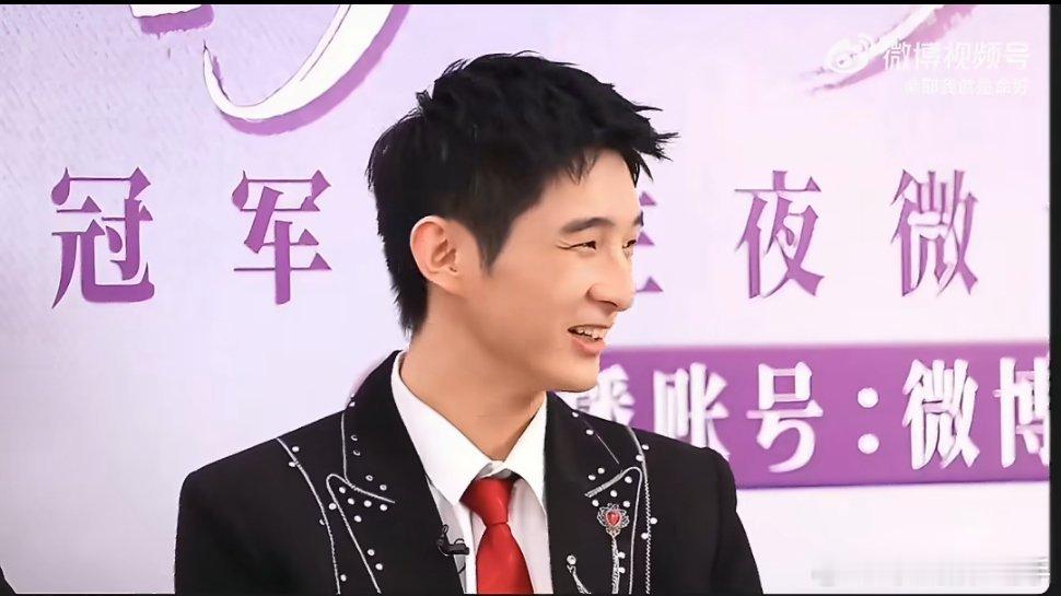 看到檀健次回复微博的反应演我危晋宇《声鸣远扬2025》毕业礼探班聊追星，被檀健次