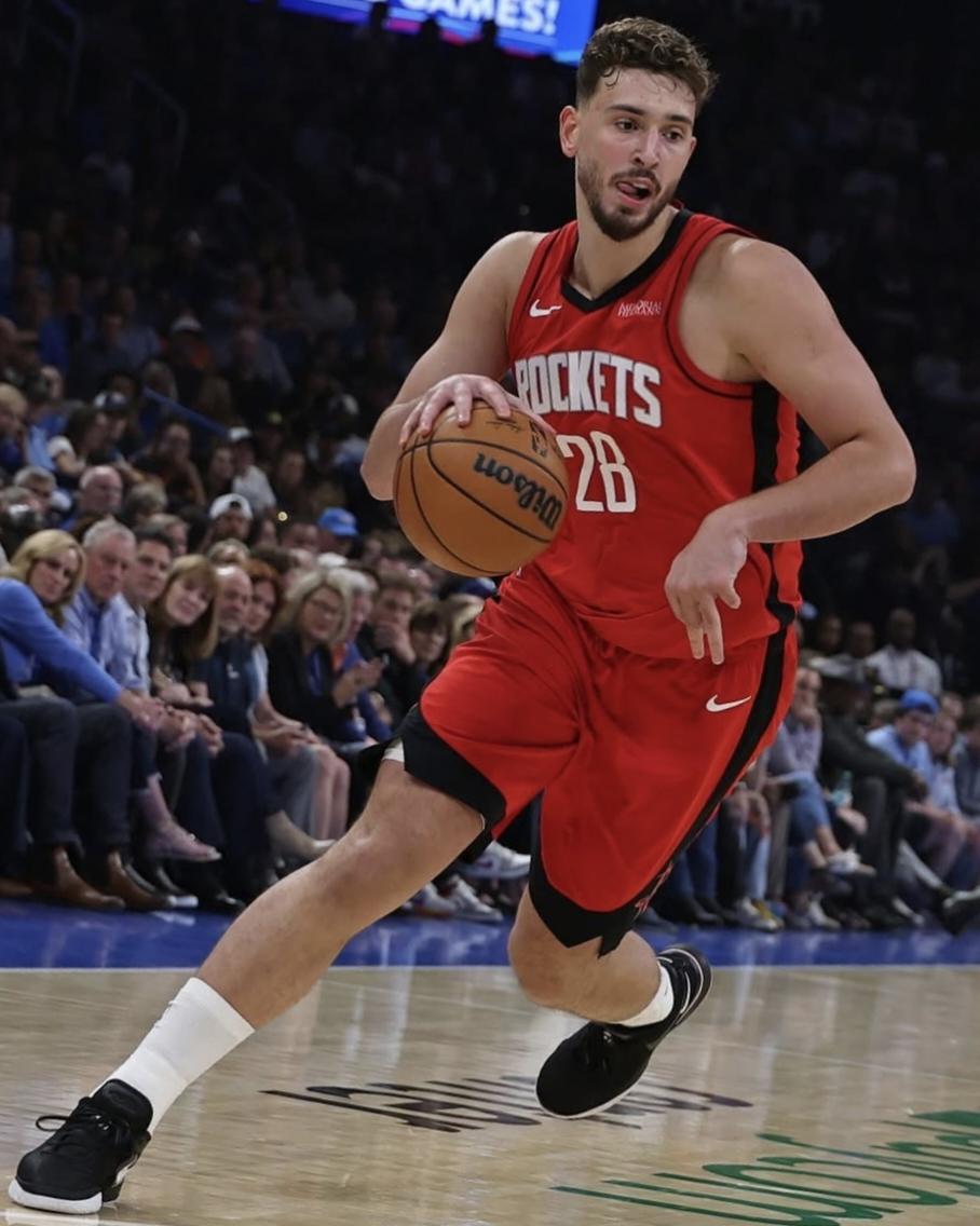 申京在场上是攻不进防不住，索性就把他放到替补席，可以让小贾打五号位，阿门打四号位