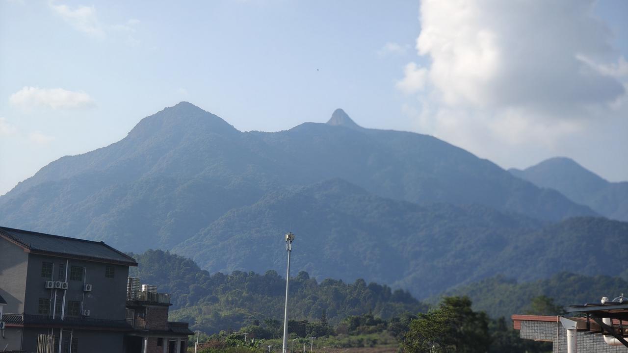 发一张图片，让我猜出你在哪里拍的请问你认识这座山吗？这座叫鸡枕山，是珠三角很多城