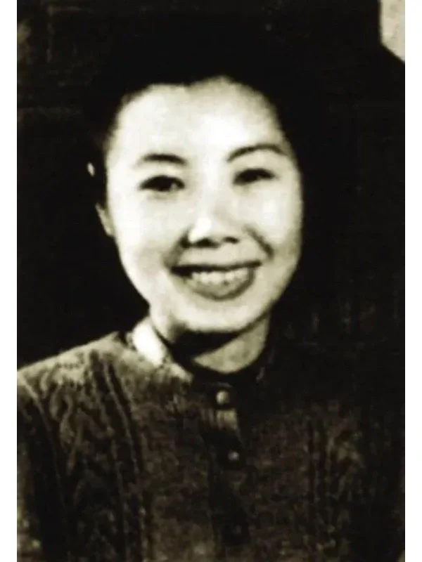 1982年12月5日，一位76岁的老太太，在一间破旧的房里服药自杀。她...