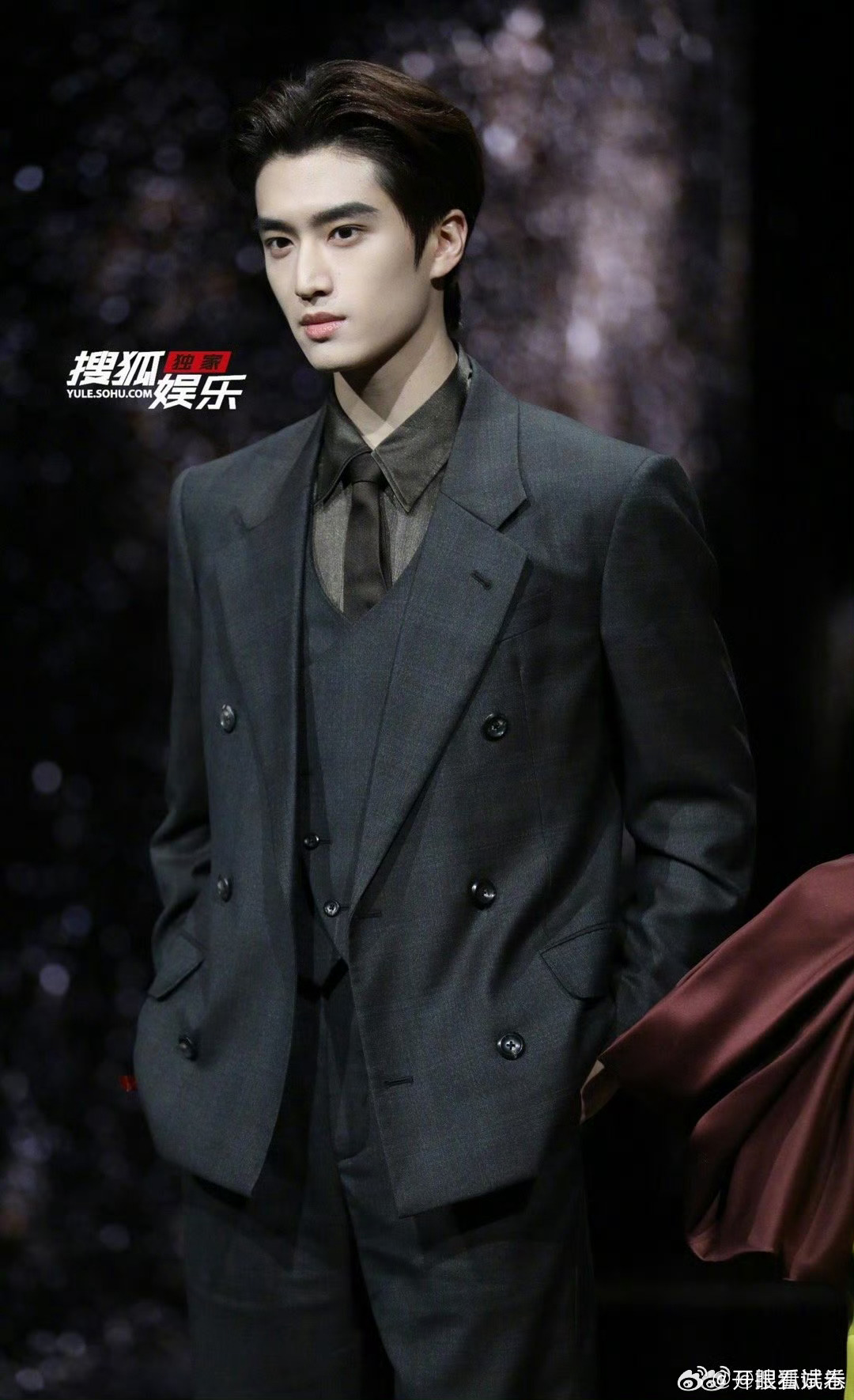 张康乐微博之夜红毯，好正的五官今天很帅气微博之夜红毯