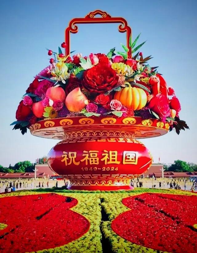 惊艳四方！北京天安门中心广场，用美丽征服世界，让每一个瞬间都闪闪发光。

国庆主