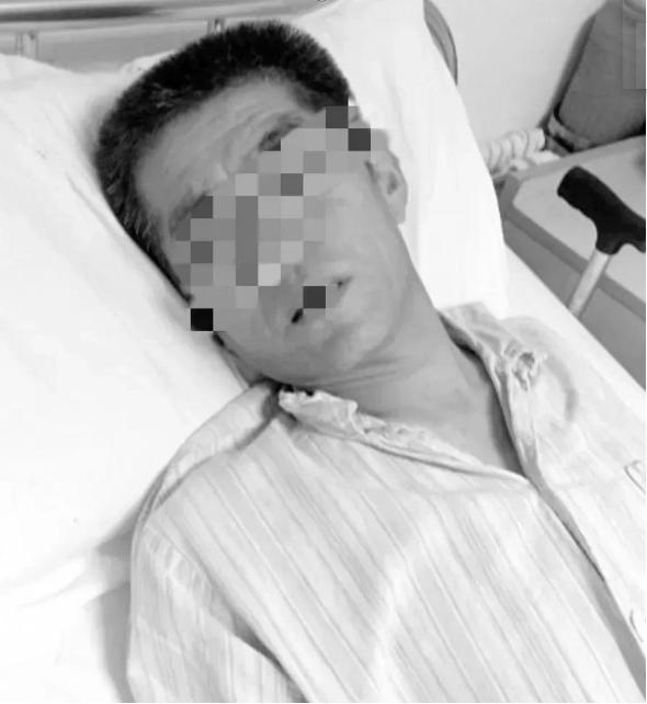江苏南京，一身家千万男子患肝癌晚期，因他曾撞见妻子与陌生男人，在家中翻云覆雨，便