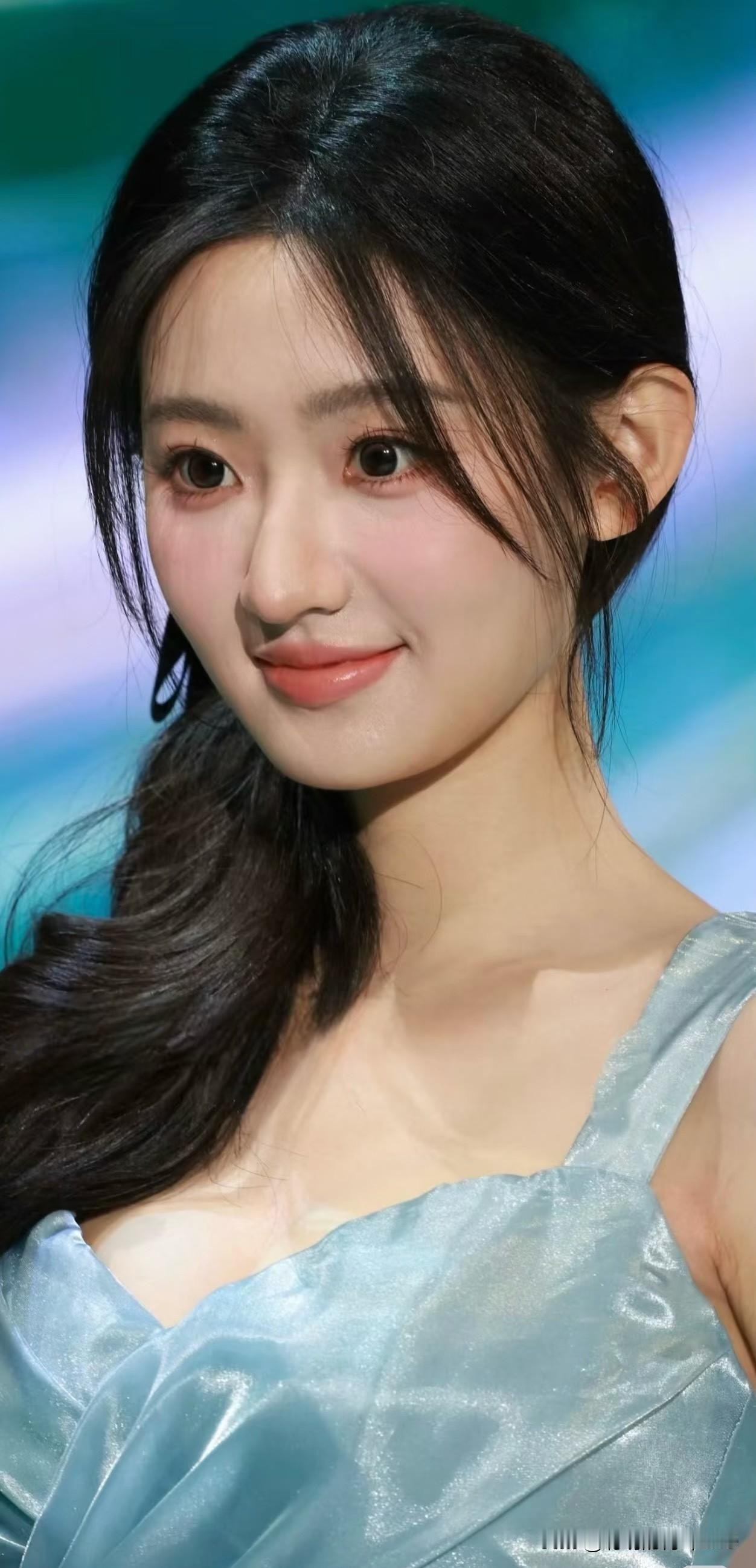 杨雨潼清甜可人，魅力值拉满了