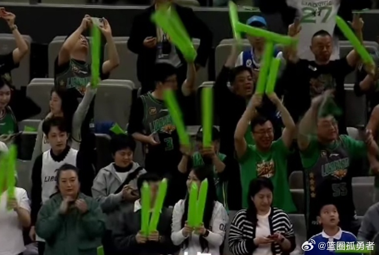 雷锋军团我哥，组织OK，辽篮球迷电视机前听到了你们的声音了哈！辽篮球迷就是给力！