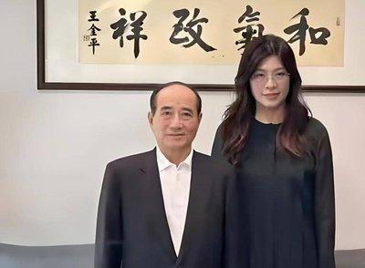 王金平摆宴不邀郑丽文被质疑不和
郑丽文反请王当“最高顾问”

王金平在他从政50