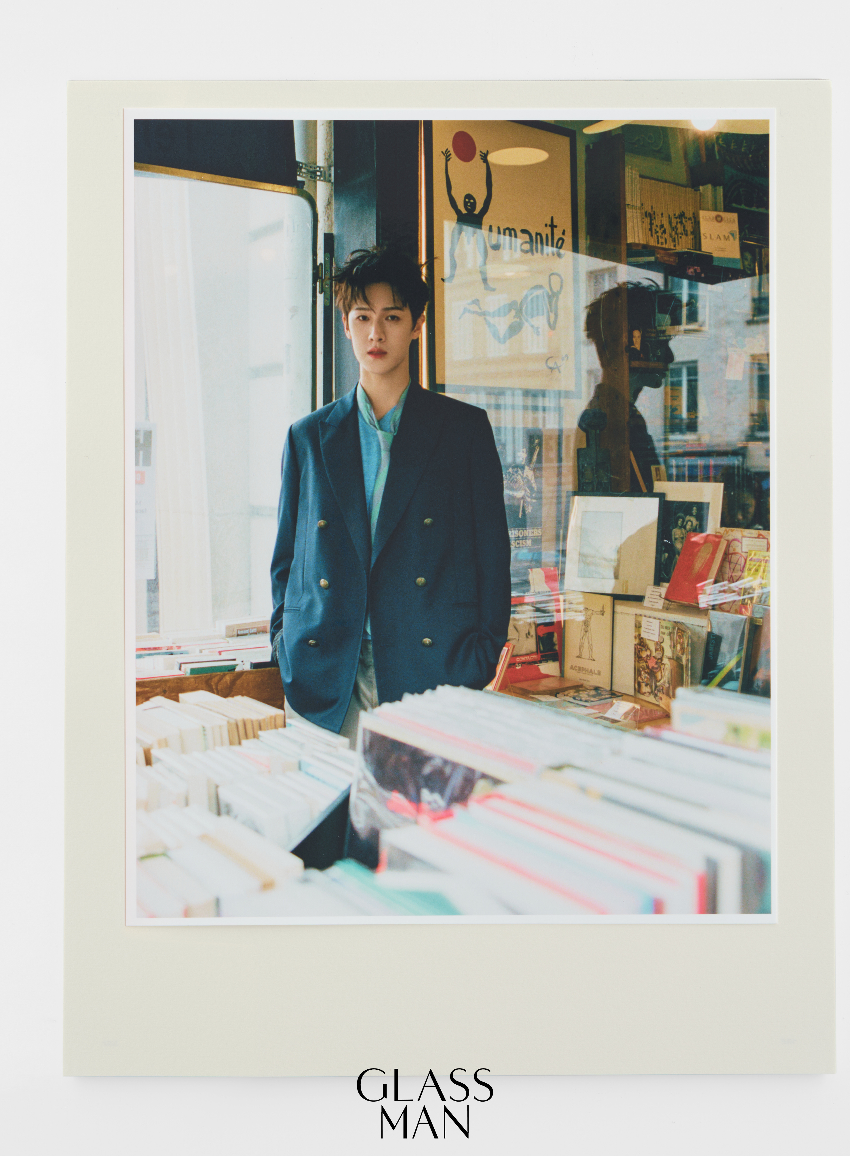 李昀锐登上 GLASS MAN 中文版春季新刊封面品牌大使身穿迪奥 2026 早