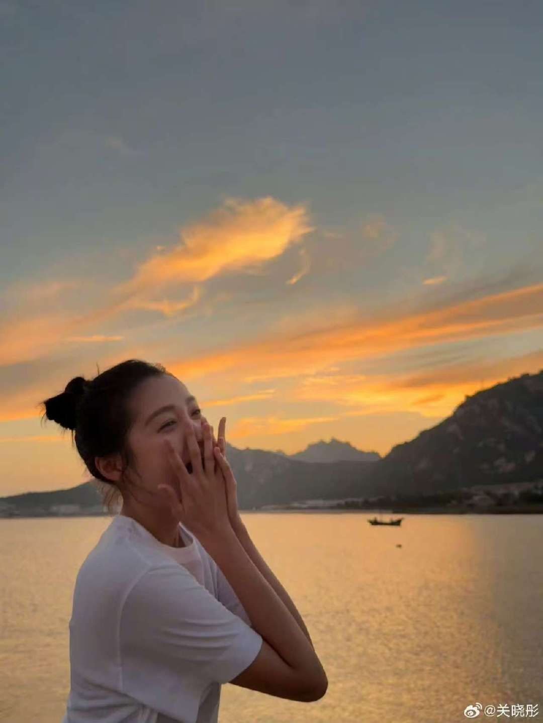 关晓彤发绝美夕阳 关晓彤分享绝美夕阳 关晓彤发的夕阳好美 ​​​
