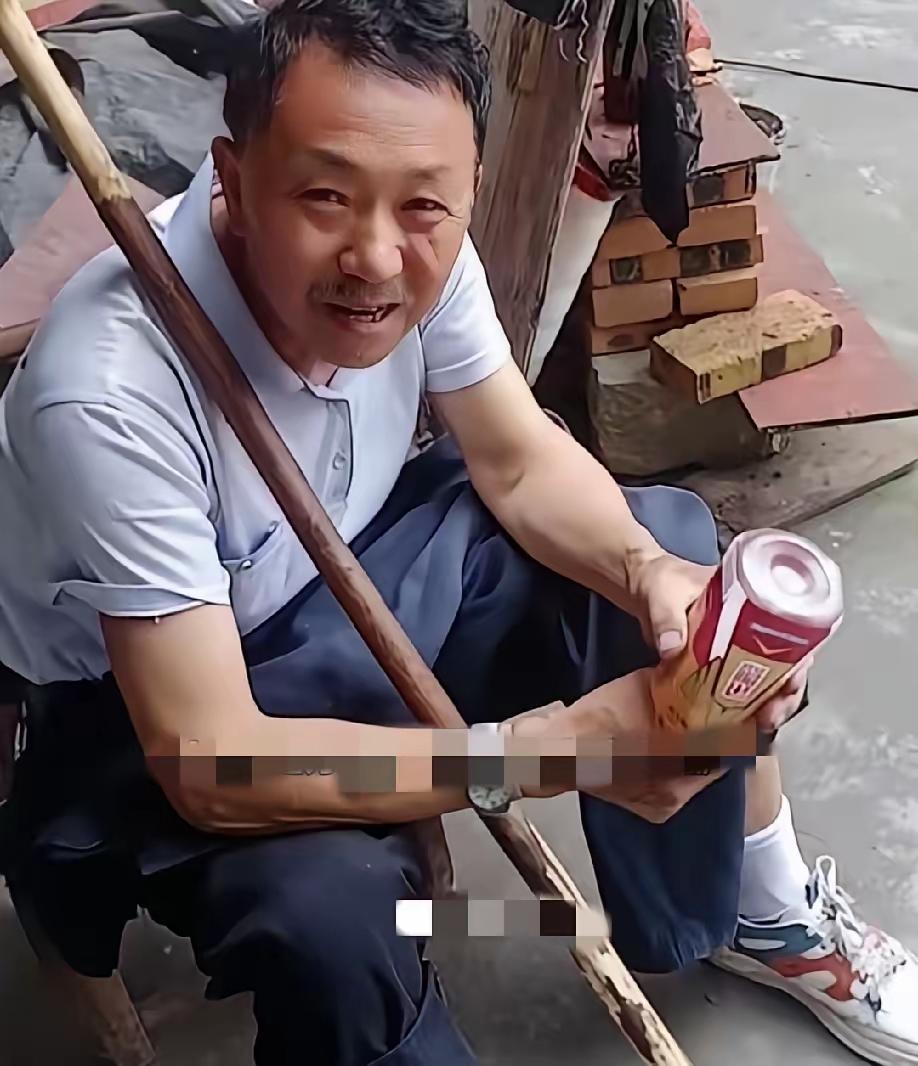 78岁没娶媳妇的叔叔，才是我这辈子最该孝顺的人！我妈早跑了，我爸不管不顾，是他一