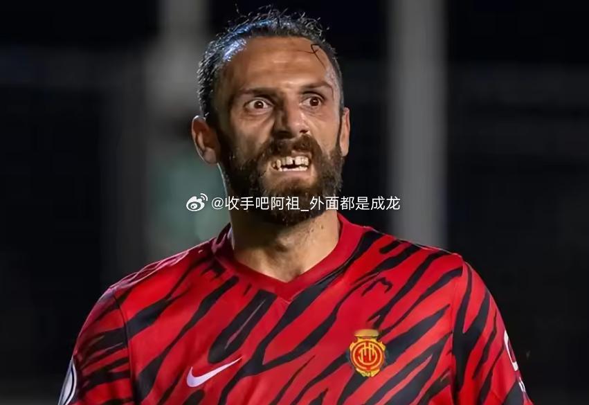 据《每日体育报》报道，巴萨希望引进一名低成本、能改变战局的替补中锋，以此补强一线