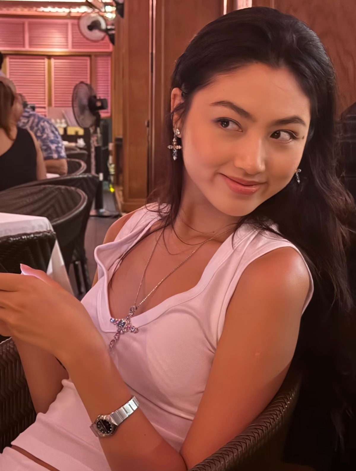 任达华女儿任晴佳分享暑期生活照。 ​​​