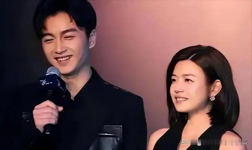 感觉陈晓已经是非常恨陈妍希的程度了，话说两个人还没正式离婚吧，就算夫妻情分没了，