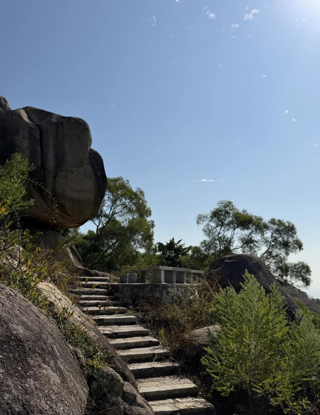 厦门没玩过这一山一寺，就太可惜了‼️
2025年，补上了曾山这一堂户外课！
沉浸
