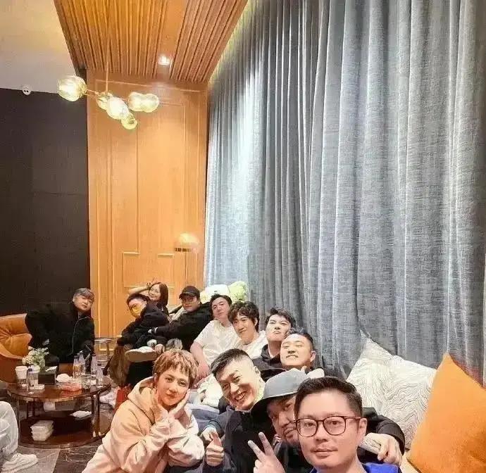 贾玲的54亿票房神话，养活了整个大碗娱乐吗？
别逗了。2021年《你好，李焕英》