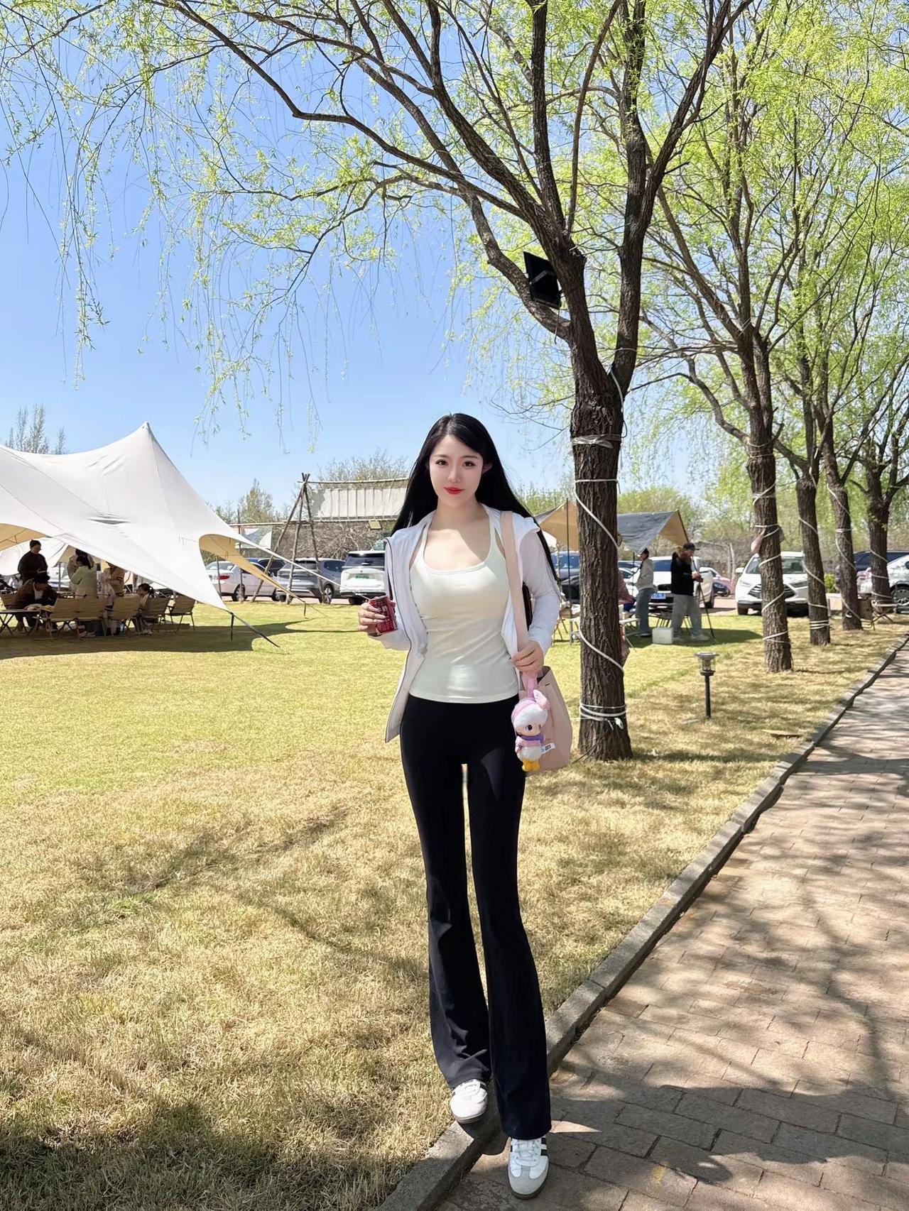 春暖花开温柔风穿搭 创作者中心 创作灵感 治愈系户外ootd 春游氛围感露营美食