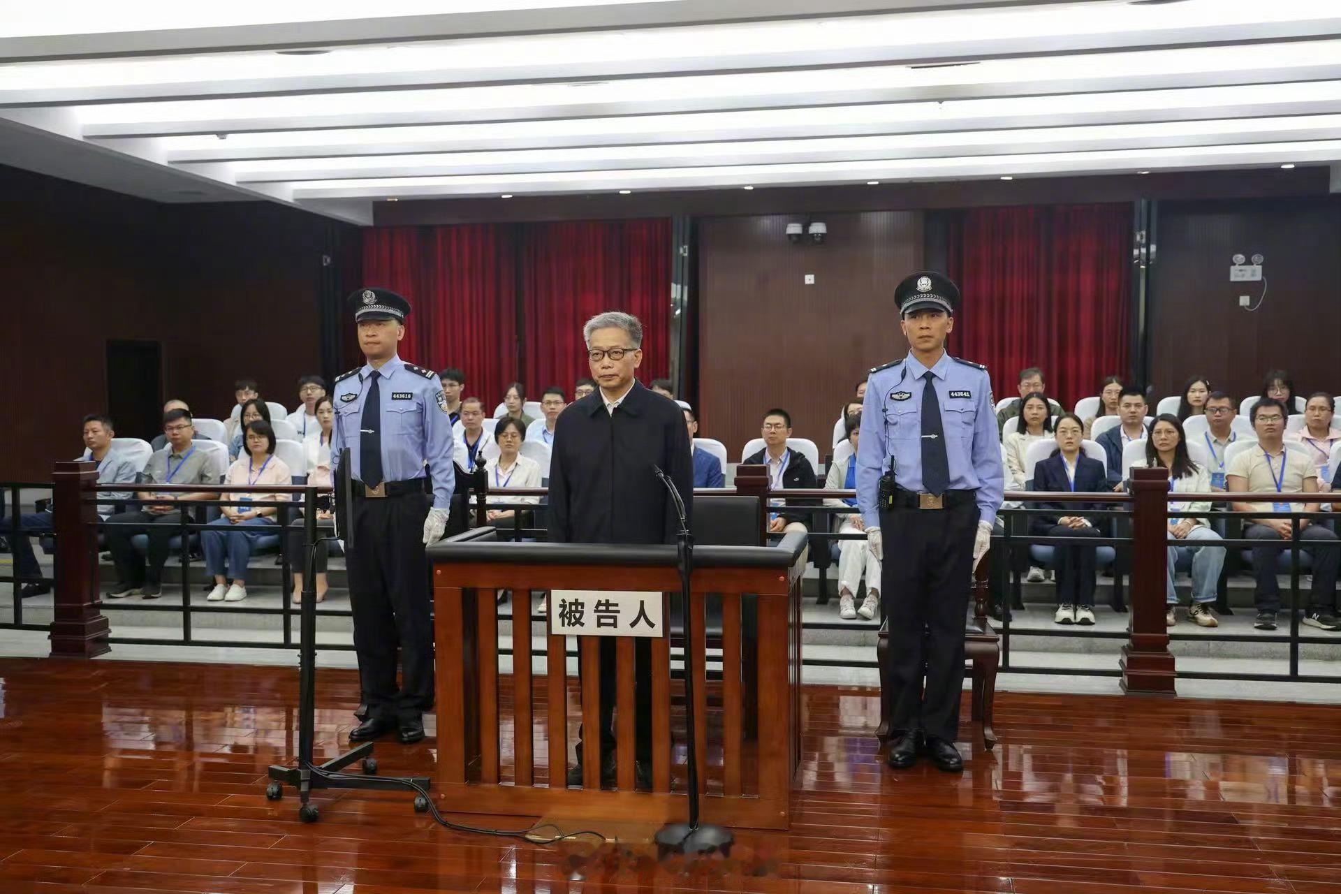 彭晓春受贿2.63亿余元【彭晓春被判死缓】今天，广东省佛山市中级人民法院一审公开
