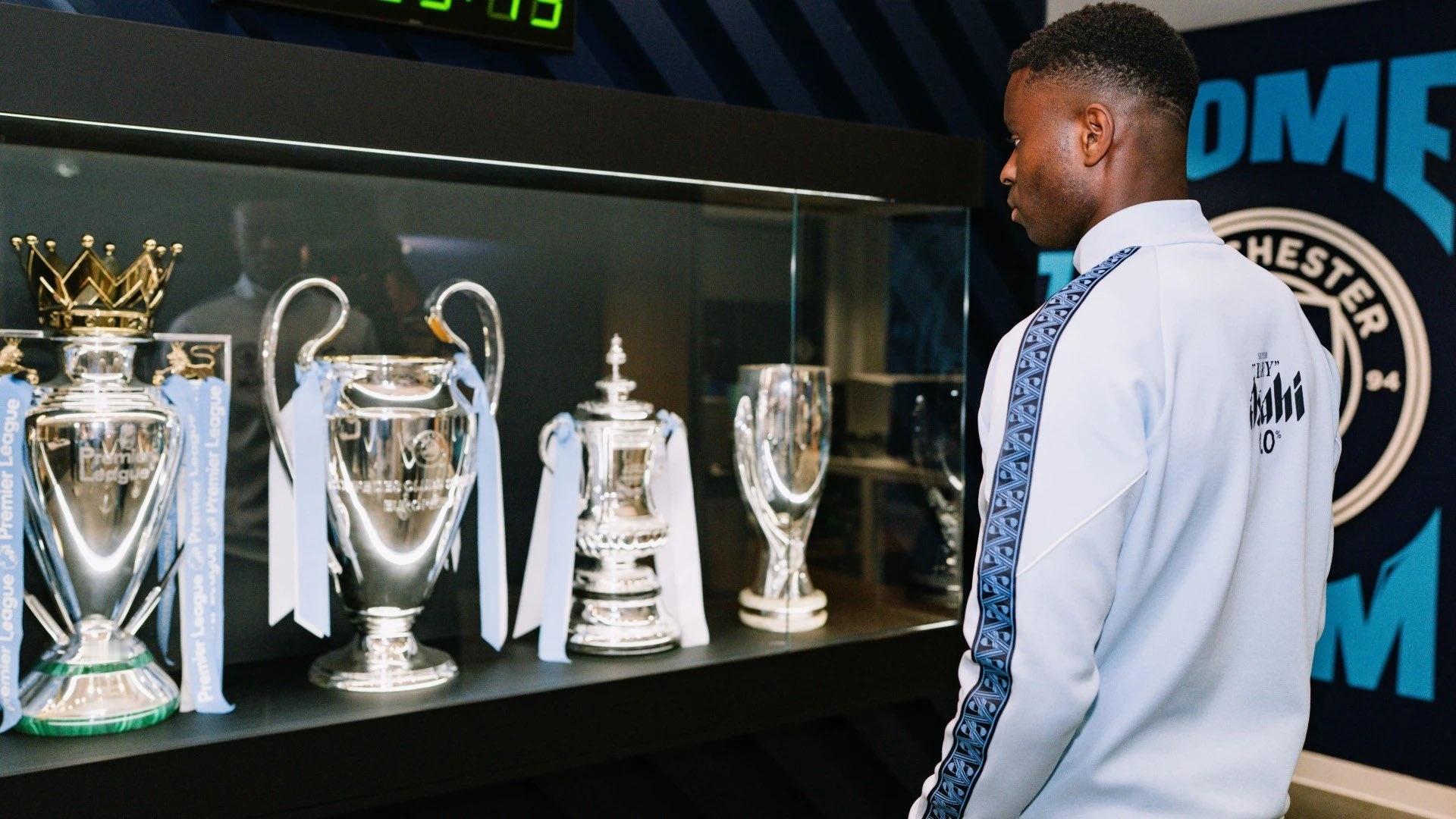 “顶级后卫。感谢俱乐部把他带到球队。”瓜迪奥拉谈及马克·格伊加盟曼城。格伊加盟曼