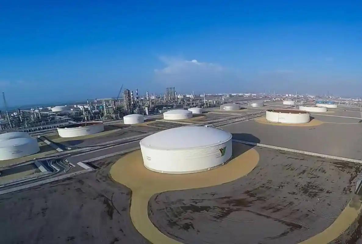 伊朗要是真的这么做，冲突就越来越复杂了，伊朗要打击邻近三个国家的石油设施。

3