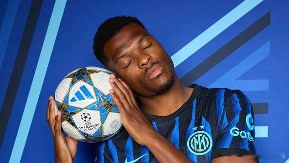 天空体育：利物浦也联系了国际米兰询问泥头车邓弗里斯的情况。国际米兰国米转会动态热