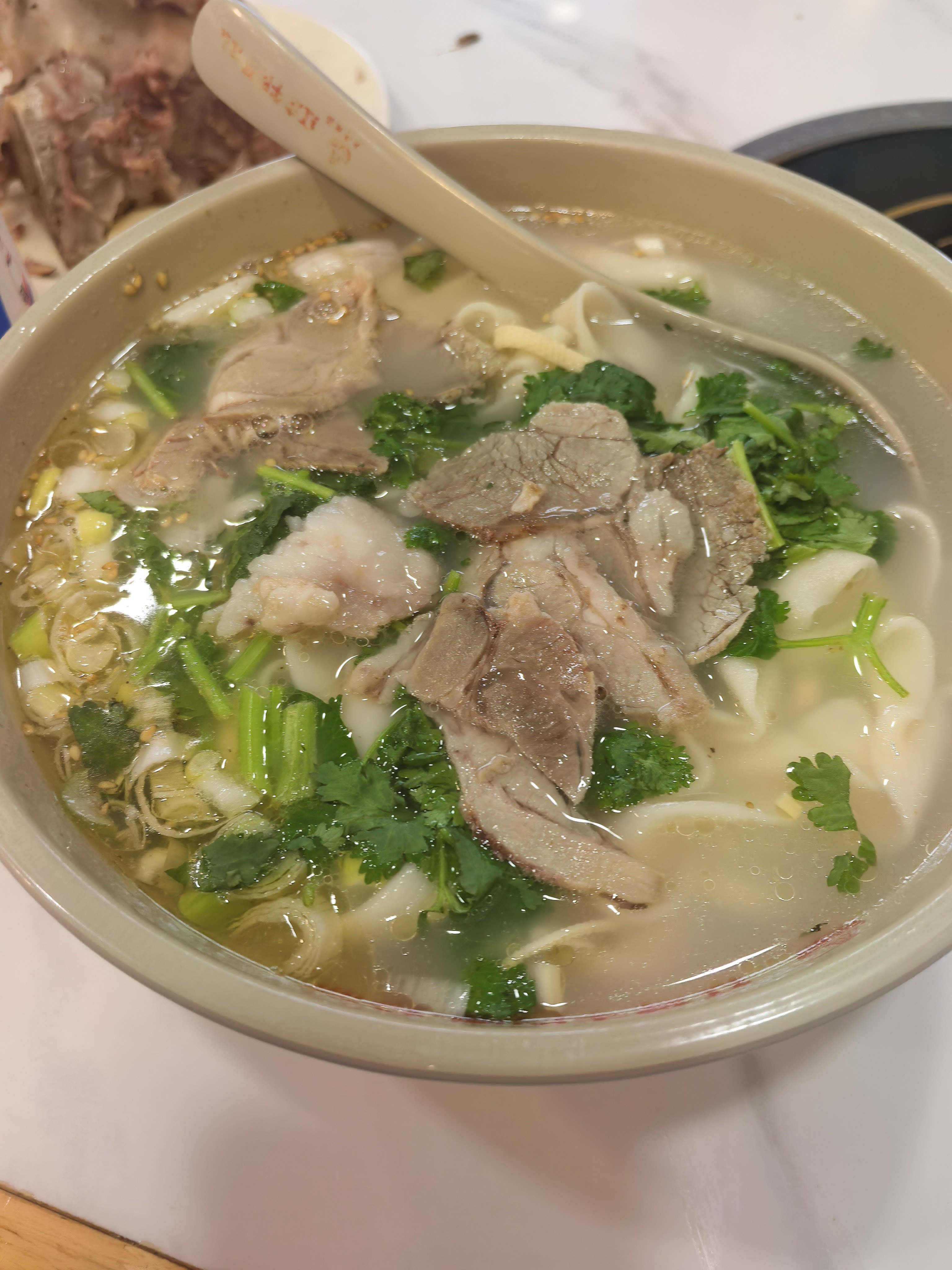 股票微博  老铁们，今天这盘面，一个字：can！两个字：真can！吃块牛肉，吃面