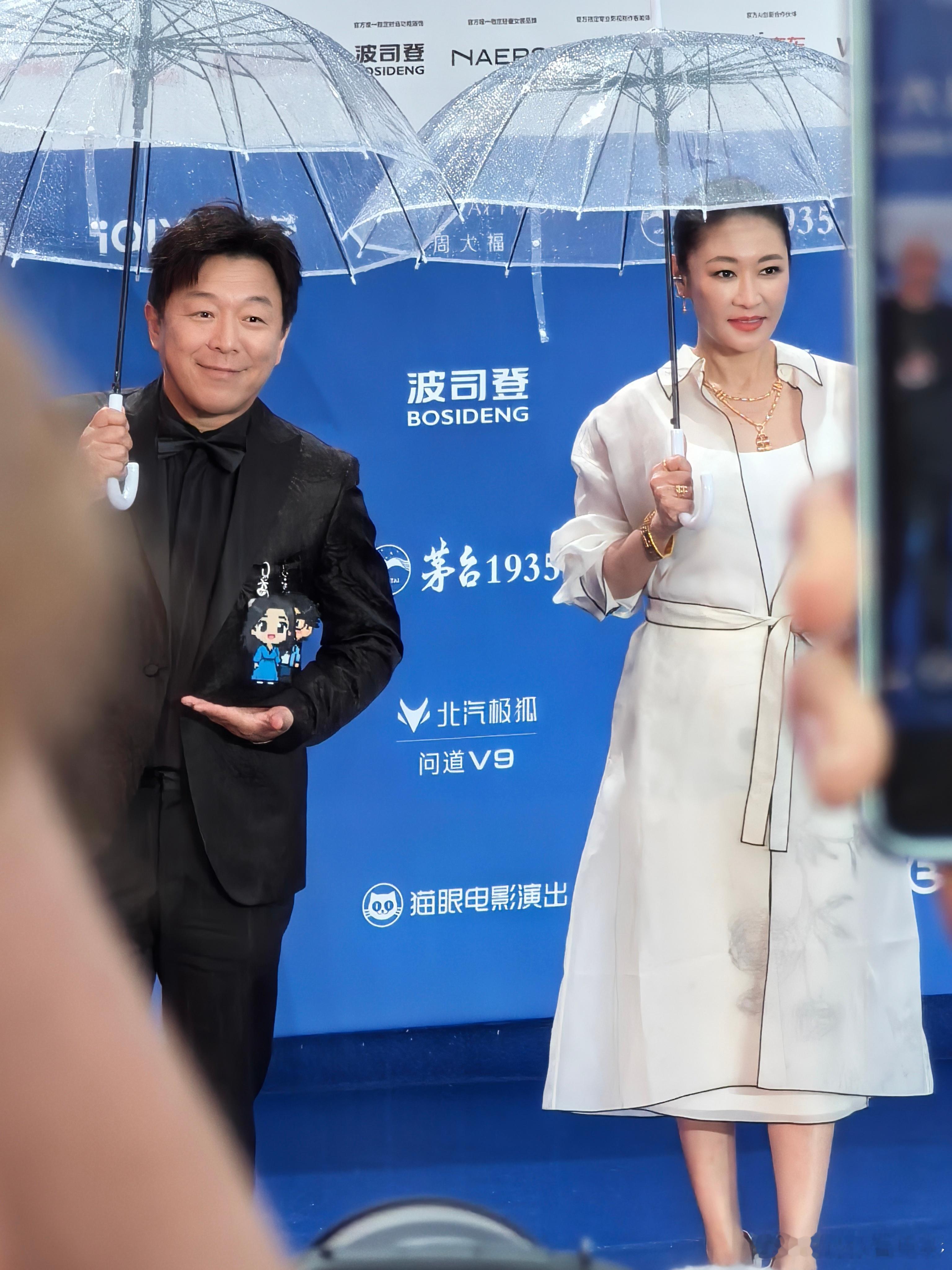 黄渤带拼豆版倪妮走红毯北京国际电影节北影节红毯北影节微博特邀体验团