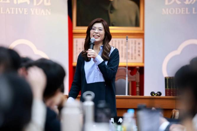 国民党接班人已定？知道选不上的郑丽文，提前把对陆规矩钉死了
 
随着台湾“九合一
