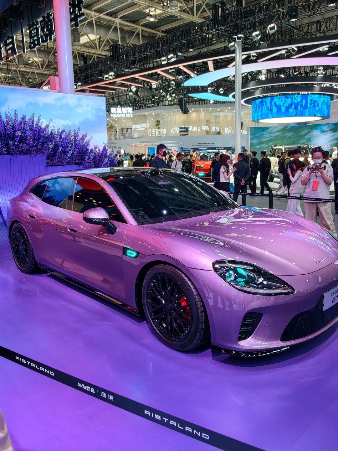 最近很多这种纯电的猎装，但说真的。启境 GT7的这一台车确实协调，也确实好看。而