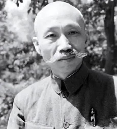 1935年，王家烈被蒋介石逼迫，交出兵权后考察散心，蒋介石也够意思，给了3万大洋