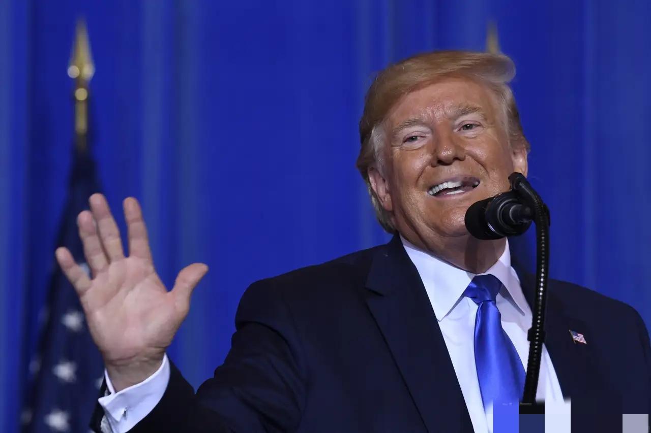 谁敢给伊朗供武，直接断你财路！俄伊朝齐声硬刚回怼
 
特朗普又甩出霸权大招：任何