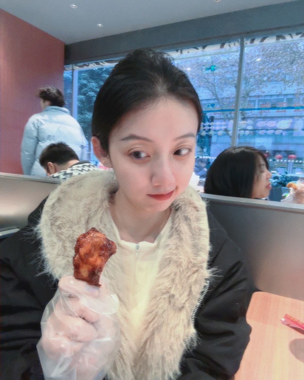 🧩这里是酥酥的日常plog！今日份快乐：啃到了滋滋冒油的烤翅在书店挖到了喜欢看