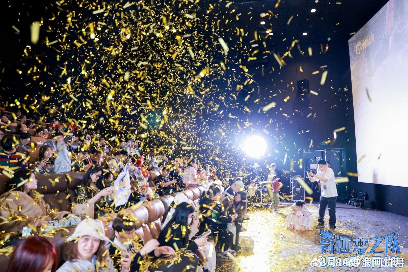 电影也没能逃过库里库里 “狂拽酷炫的球技，漂亮的假动作很帅气”这句词一响，库里封