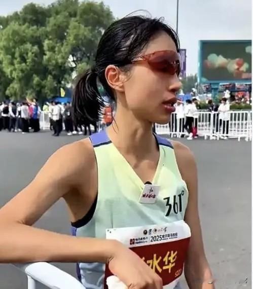 “最快女护士”张水华又火了！她被医院警告处分，指其存在违规兼职取酬、以虚假理由获