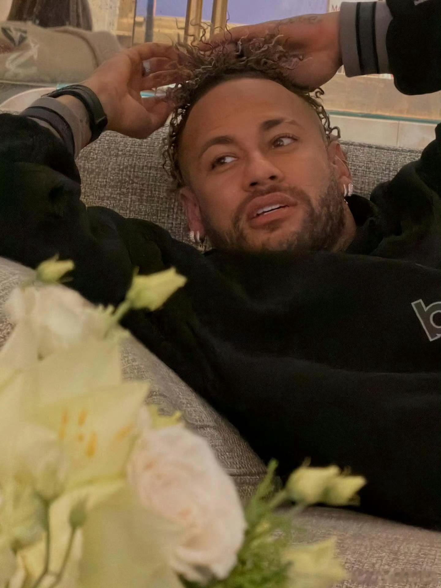 这头发不像原装的！ 