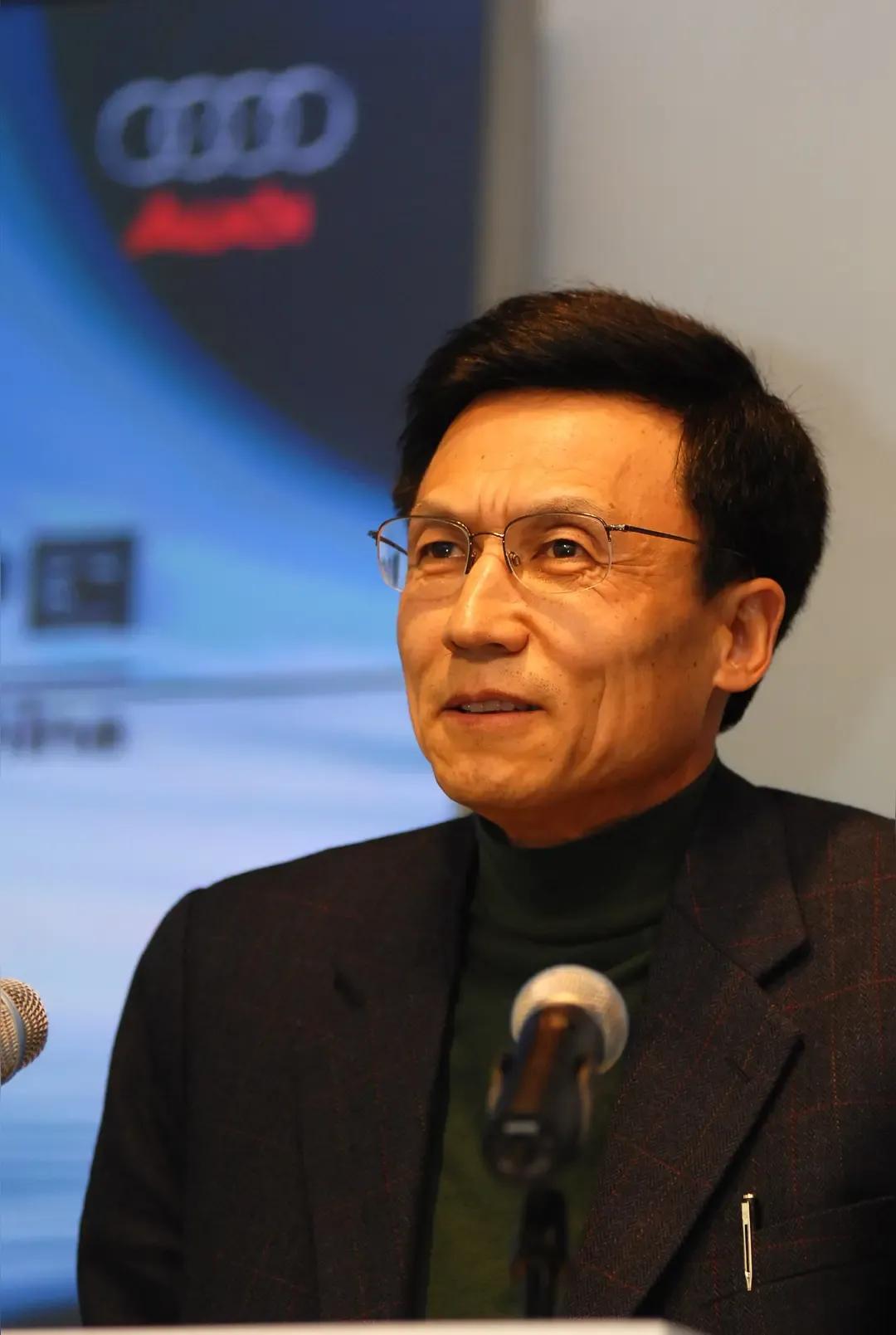中国铁路建造和运营都是亏本经营，但是中国铁路显然不是以盈利为目的，而是以方便人民