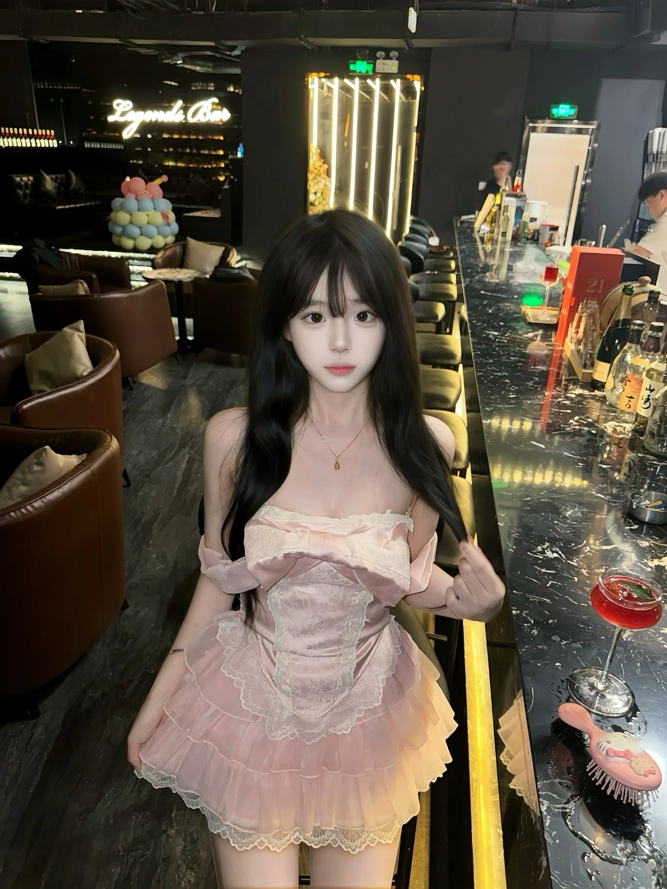 幸福就像一滴清水 慢慢浸透我的衣襟 怪我浑然不知 蒙在鼓里