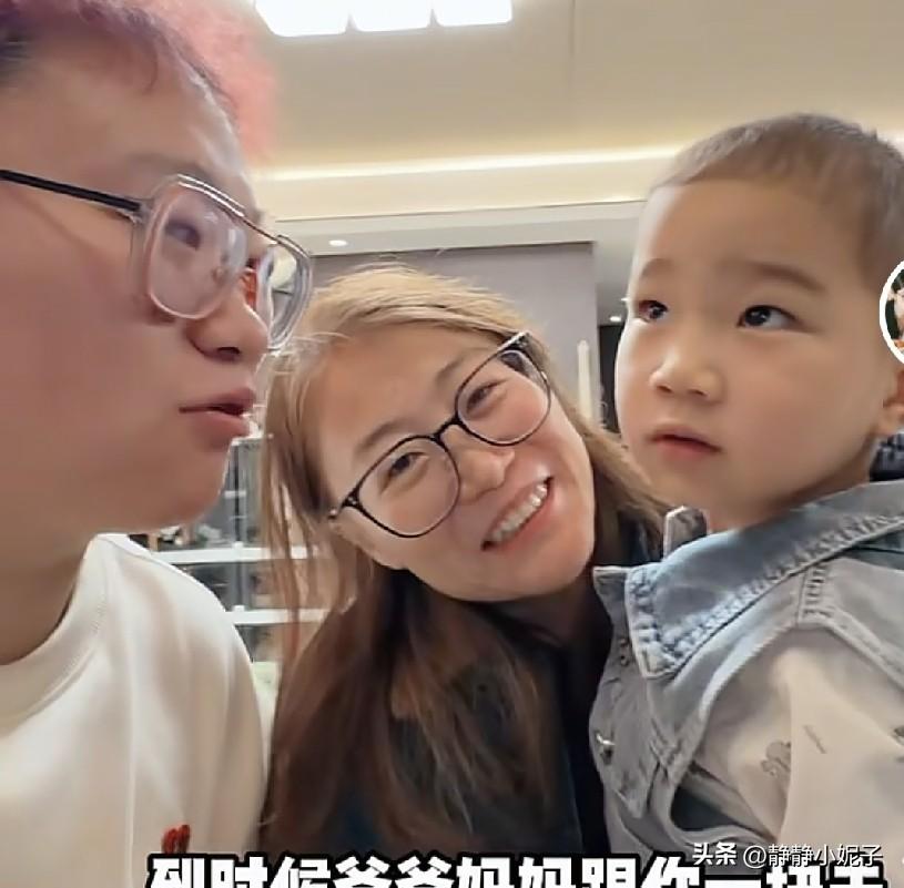 洞姐在美国受欺负，立马回国了，网友：不就是回来到货吗？博士也看不出有什么真水平，