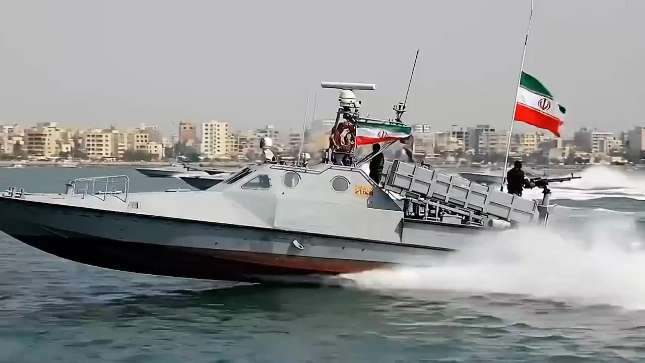 美军被这波被干懵了，伊朗33艘船只列阵海上，美国海军部长立刻辞职！
美国多次公开