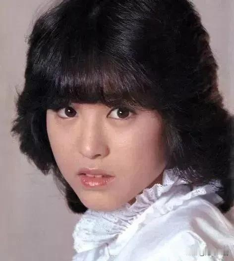 #记录秋日生活点滴#东野圭吾小说《白夜行》中的筱冢一成提到了流行女歌手松田圣子的