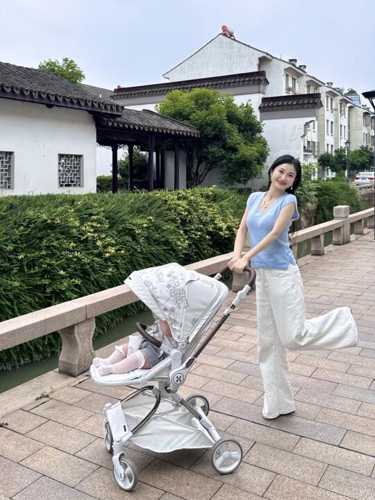 推娃出门被追着问链接，这婴儿车真的赢麻了
