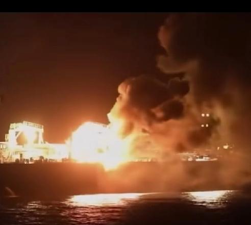 胡赛决对要参战的！在等机会！胡塞武装虽然长期被视为不入流的杂牌军，从红海港口对外