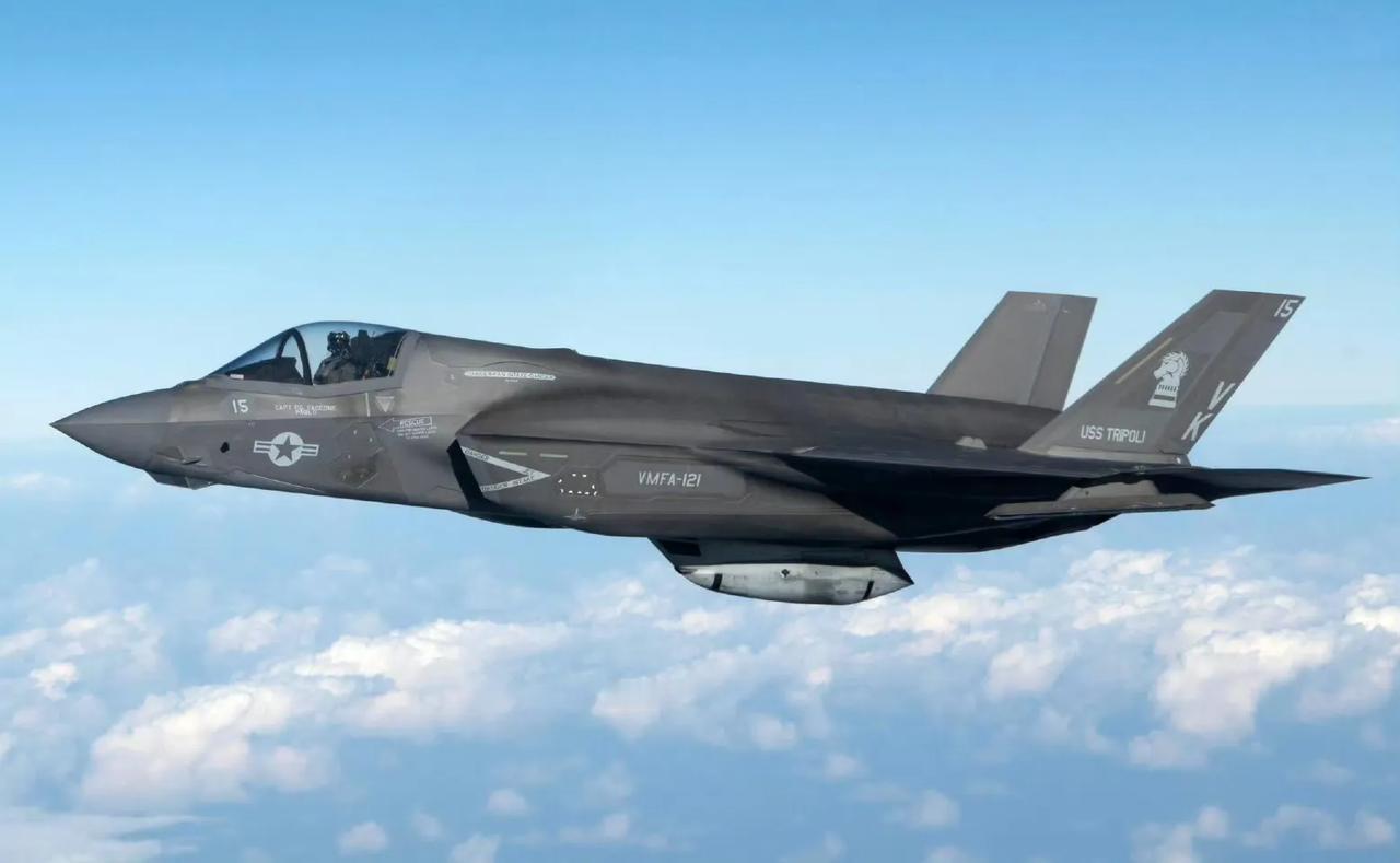 新加坡防长黄永宏解释采购F-35重要性时，说万恶菌F-35秘密介入乌战，是乌菌接