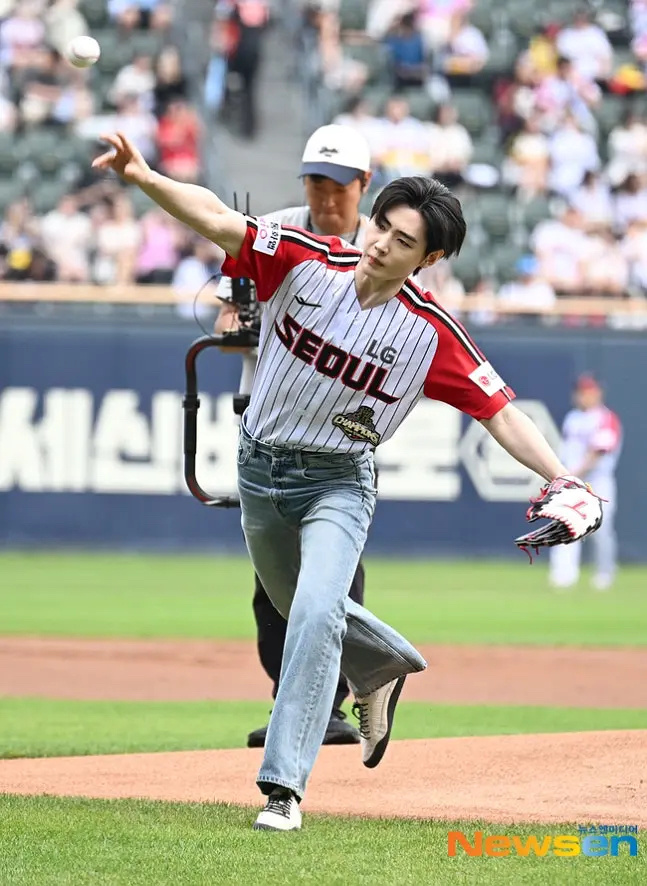 朴成训今天的开球⚾新闻图已出✨ 