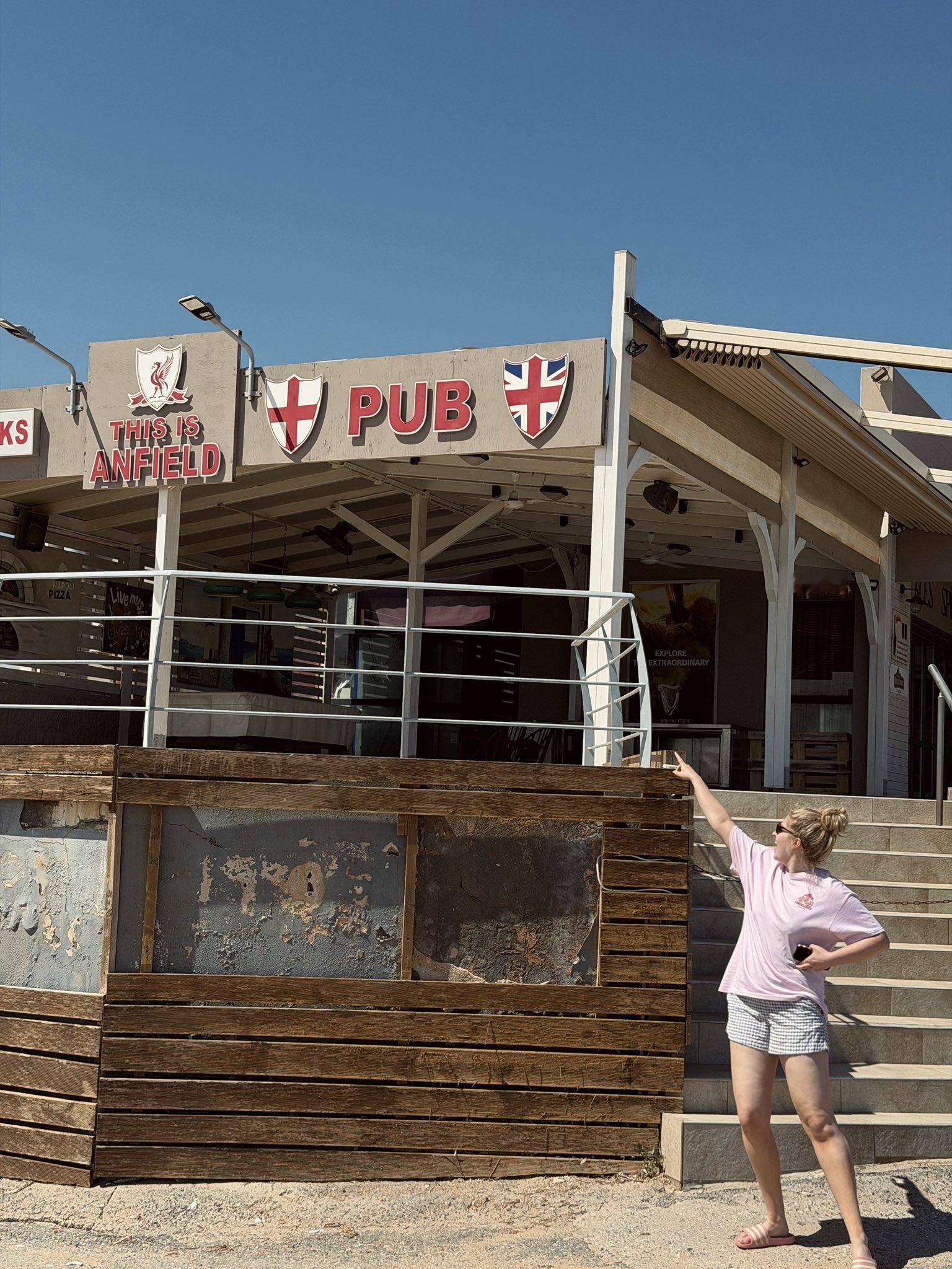 随队记者林多普“心灰意冷”，到希腊克里特岛度假去了之前她在复盘足总杯惨败时无奈说