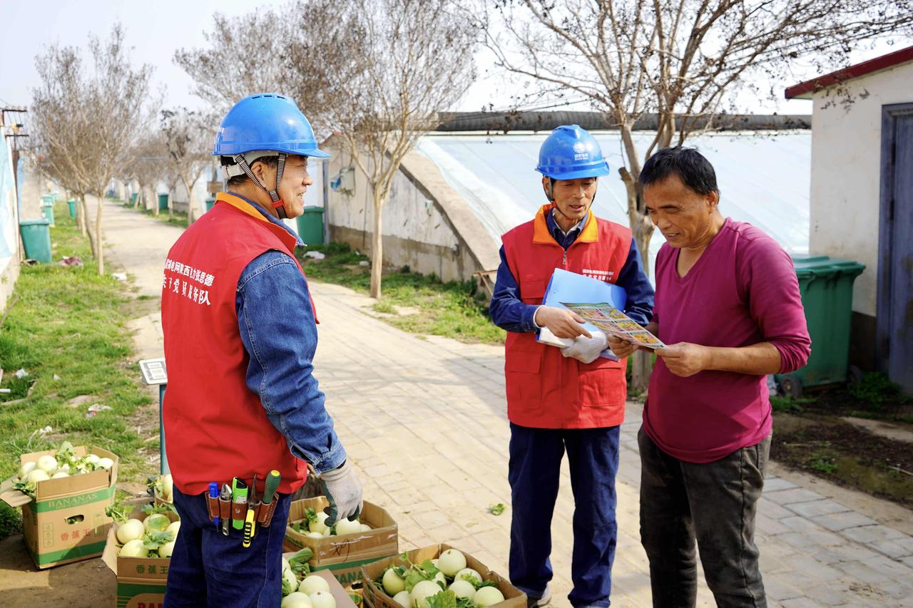 国网西安市阎良区供电公司：电力护航早春甜瓜抢“鲜”上市
随着气温稳步回升，陕西西