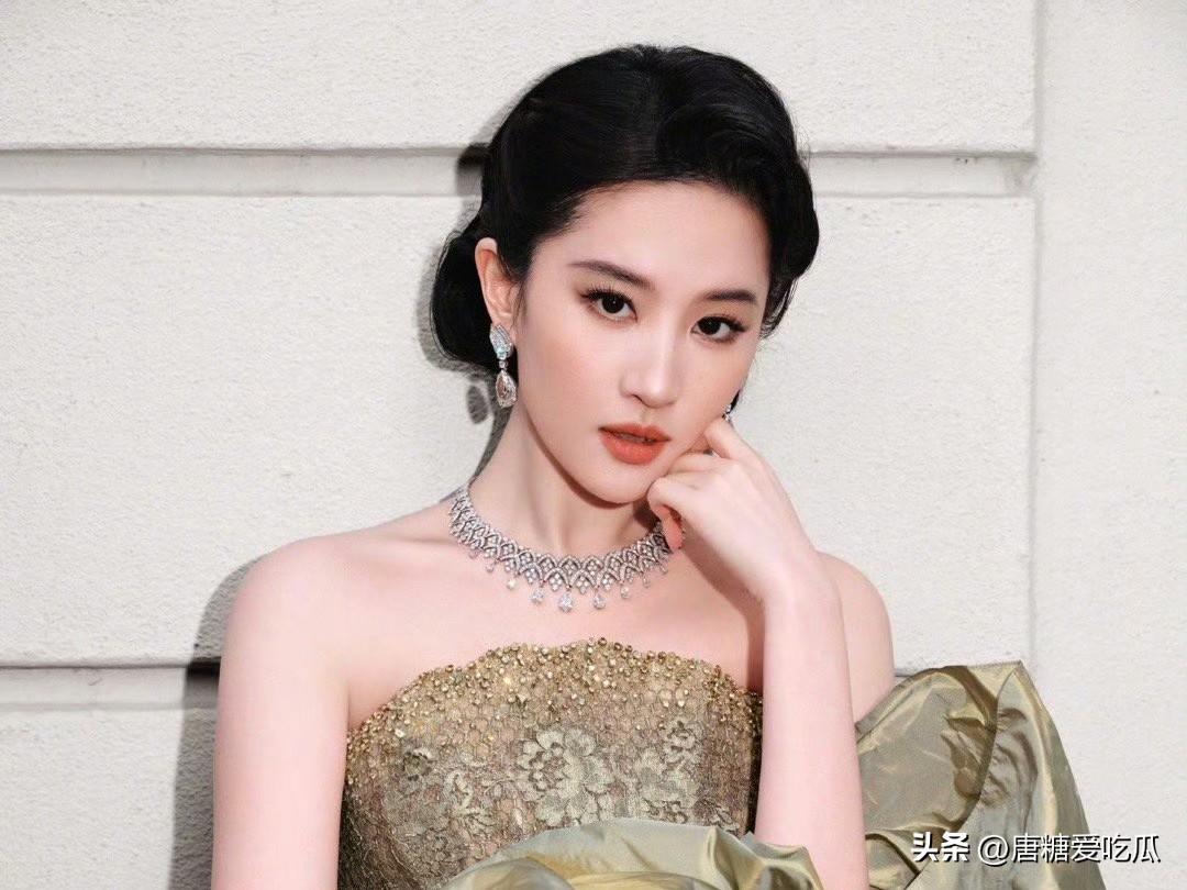 天生丽质
无需珠宝加持
刘亦菲的造型师真的尽力了
这次没有满天星抢眼，珠宝消失术