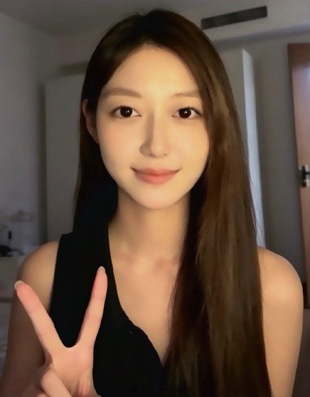 吴思颖出现在吴星颖直播间吴星颖吴思颖合体 惊喜空降！吴思颖突然现身吴星颖的直播间